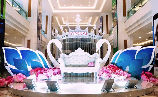 Trung tâm thương mại Vincom trang trí chúc mừng ngày 20/10 Trung tâm thương mại Vincom trang trí chúc mừng ngày 20/10